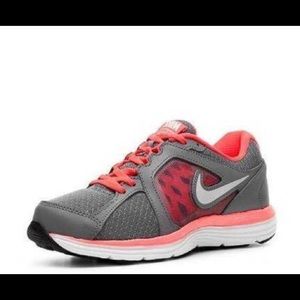 Nike dual fusion coral and grey tennis shoes